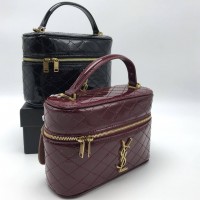 Сумка-бокс Yves Saint Laurent Gaby