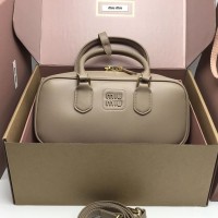 Кожаная сумка Miu Miu Arcadie