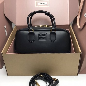 Кожаная сумка Miu Miu Arcadie