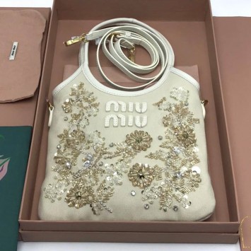 Сумка-тоут Miu Miu IVY со сверкающей вышивкой