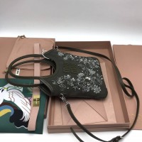 Сумка-тоут Miu Miu IVY со сверкающей вышивкой