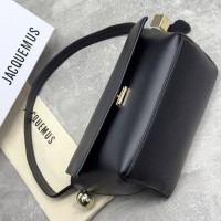Сумка Jacquemus The Rond Carre