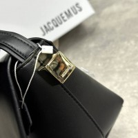 Сумка Jacquemus The Rond Carre
