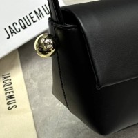 Сумка Jacquemus The Rond Carre