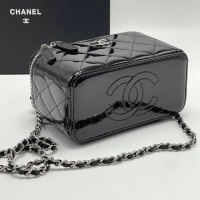 Сумка-бокс Chanel со стеганым узором