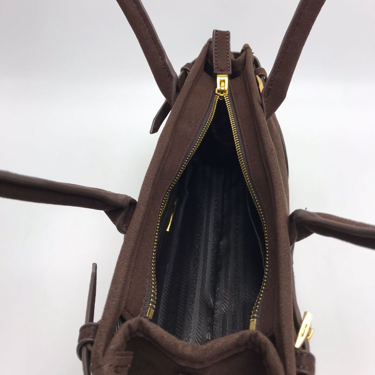 Сумка-тоут Prada Medium leather